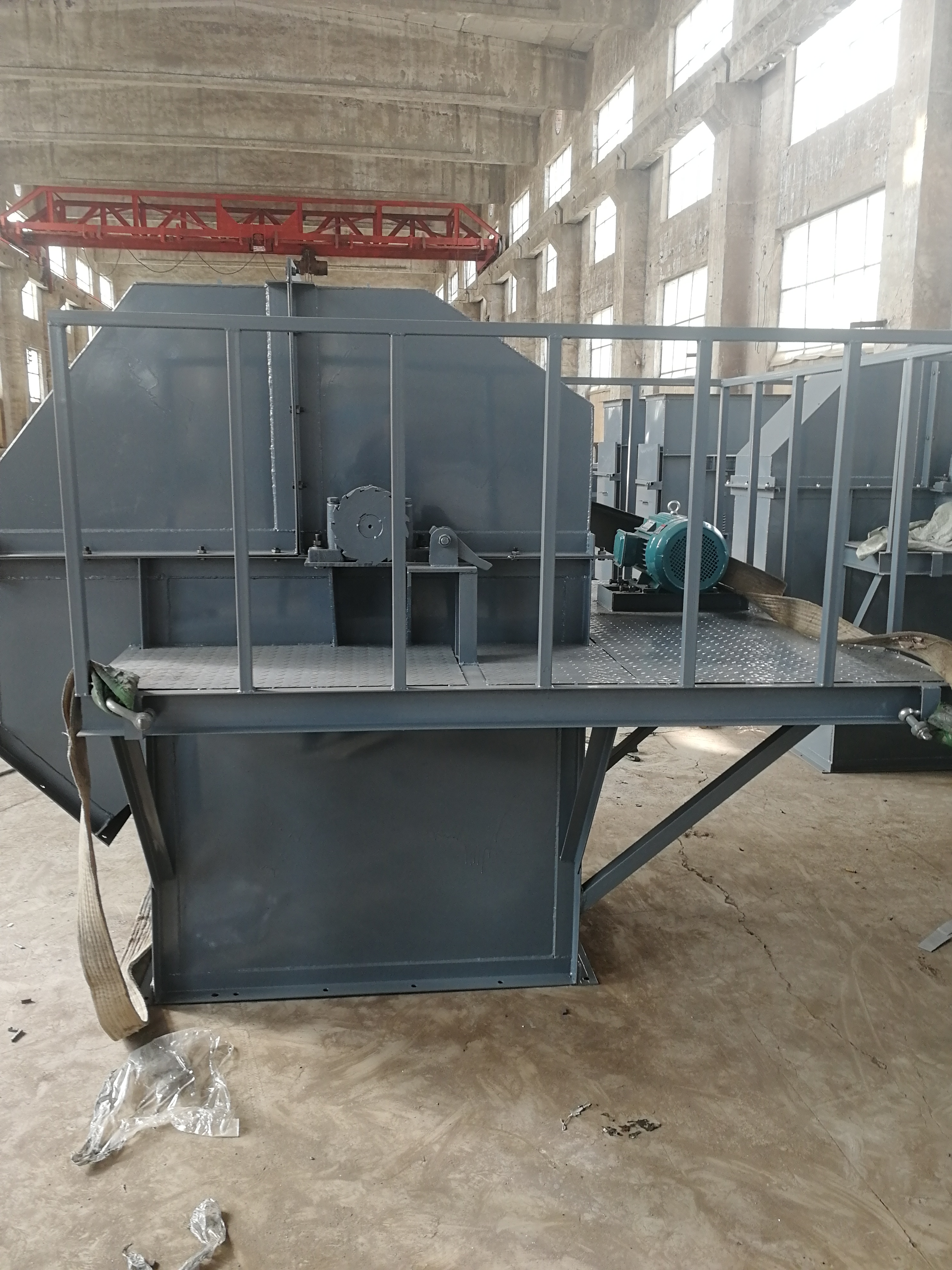 NE鏈條式斗式提升機(jī)鏈條調(diào)整改進(jìn) (鏈?zhǔn)蕉诽釞C(jī)型號(hào))