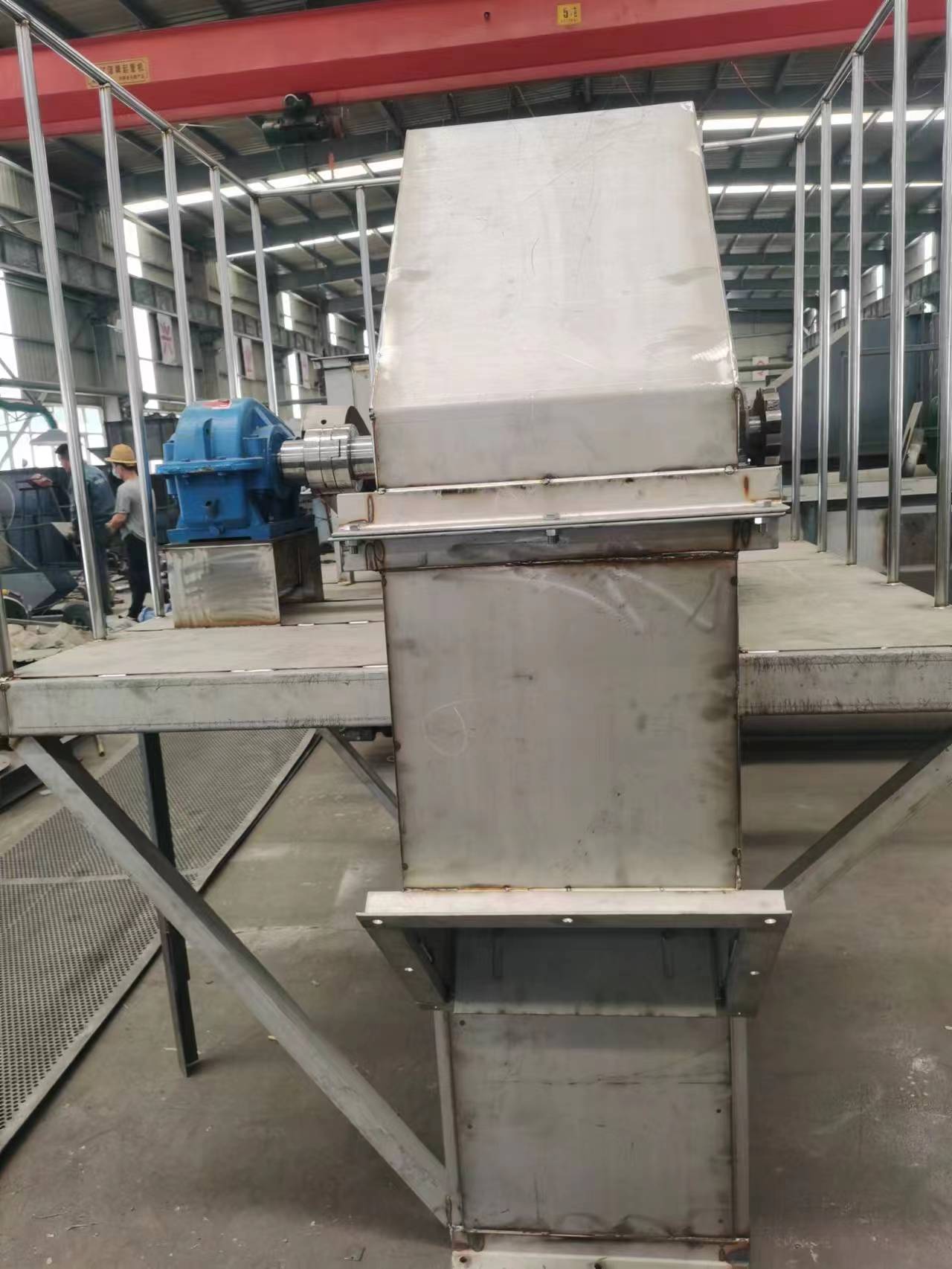 翻斗提升機(jī)-Z型轉(zhuǎn)斗式提升機(jī)-多點(diǎn)進(jìn)料結(jié)構(gòu)合理 (翻斗提升機(jī)構(gòu))