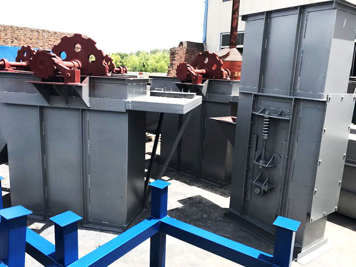 一般斗式提升機電機在使用多長時間之后需要進行清洗以及需要維護加油潤滑呢?(斗式提升機百度百科)